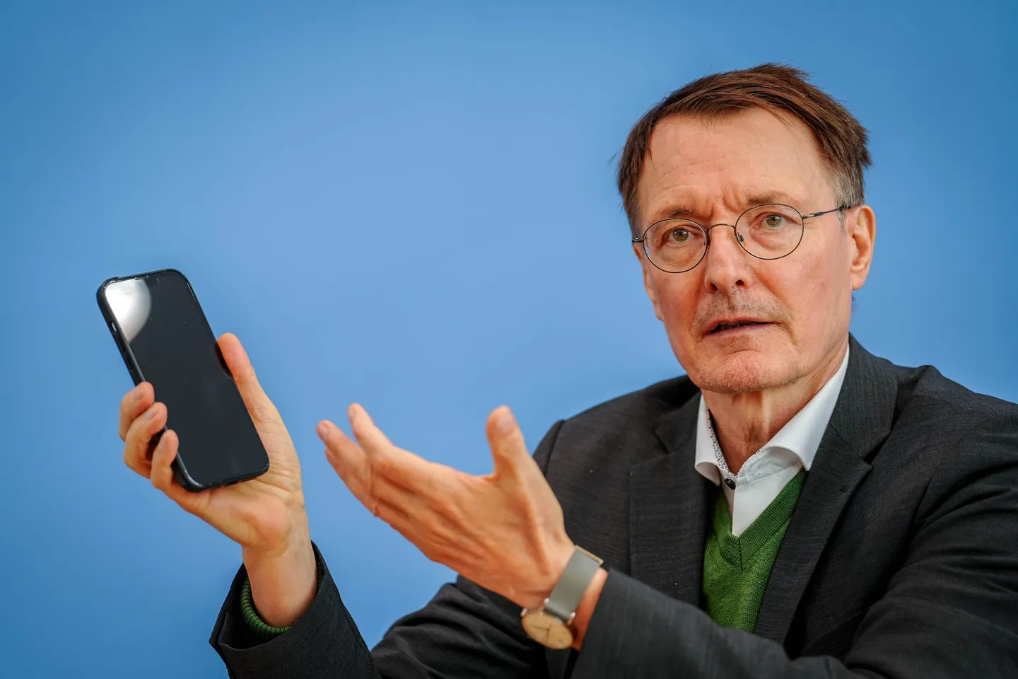 Lauterbach bestätigt Sicherheitslücke bei E-Patientenakte